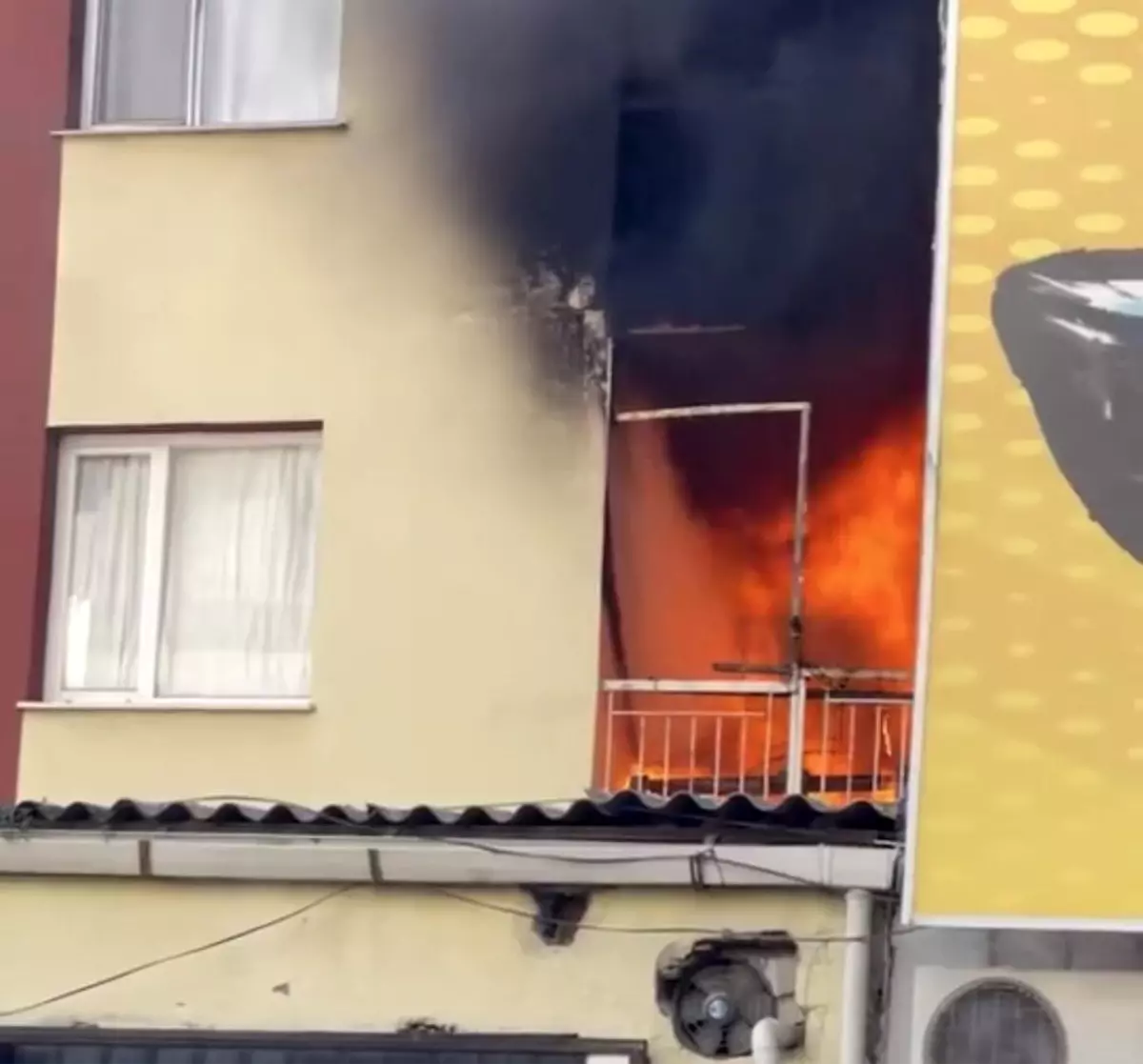 Bornova’da Korkutan Yangın: Ekipler Hızla Müdahale