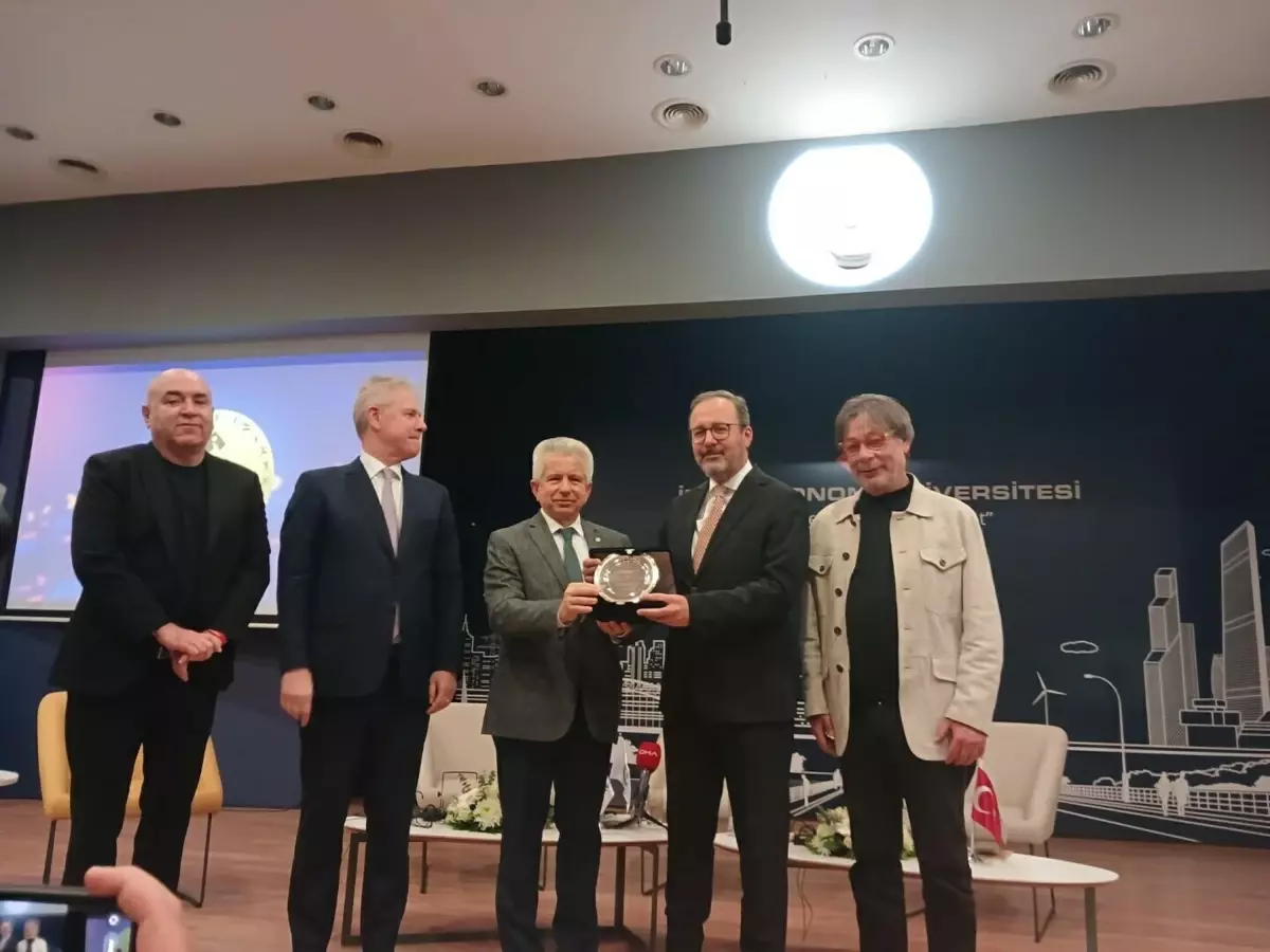 Spor Yönetiminde Yeni Vizyon: İzmir Paneli