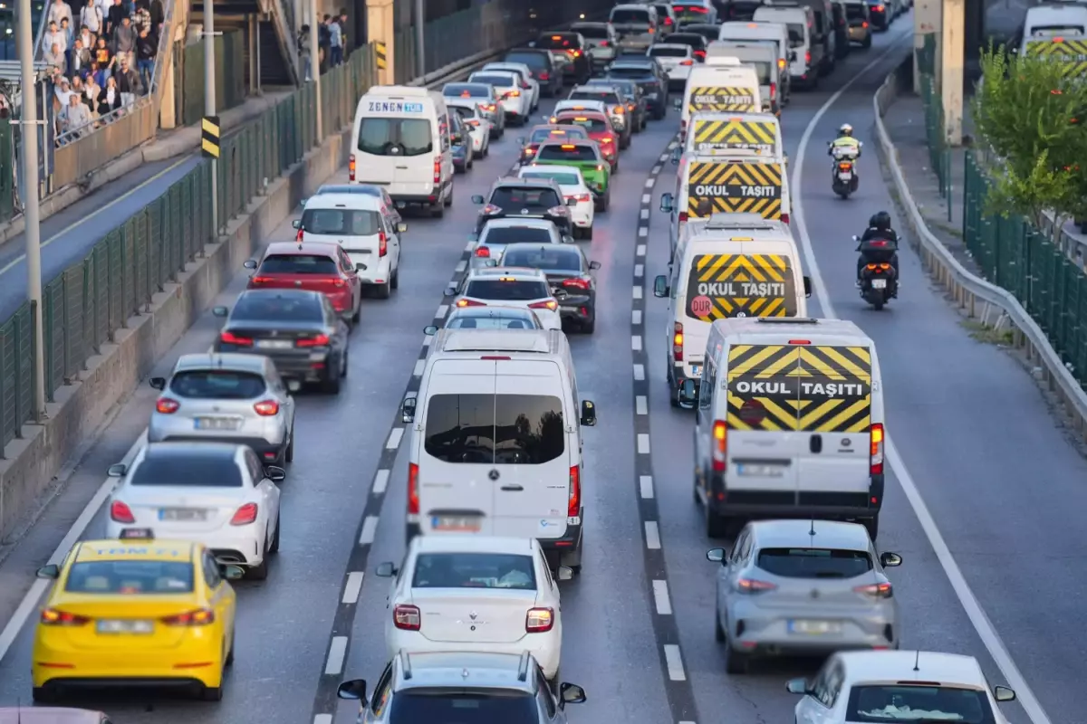 Petrol Fiyatları Düşüyor: Motorine 93 Kuruş İndirim!