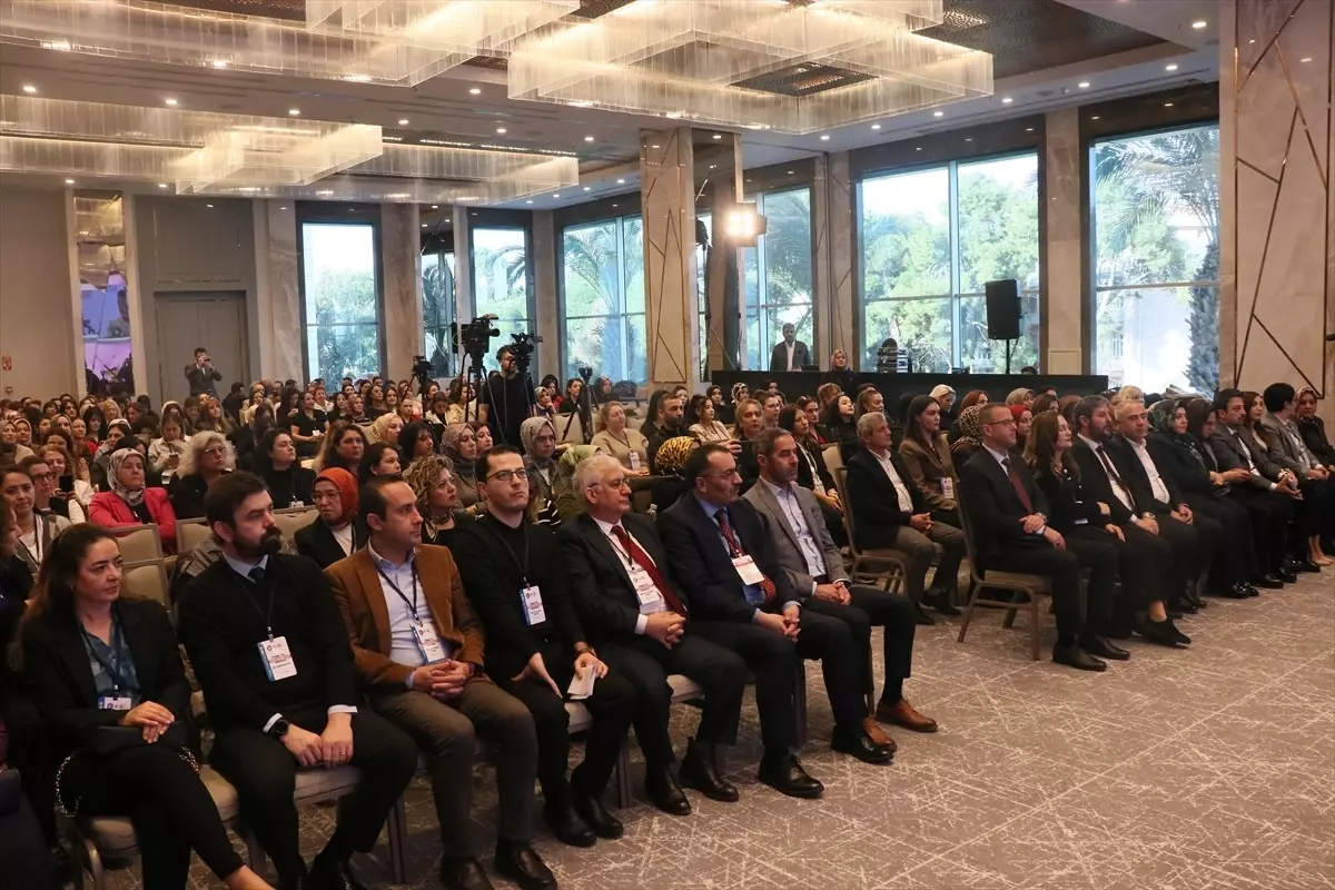 İzmir’de Kadınlar İçin Güçlü Sendika Buluşması