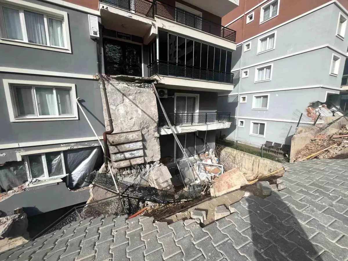 Menemen’de İstinat Duvarı Çöktü, 151 Kişi Tahliye!