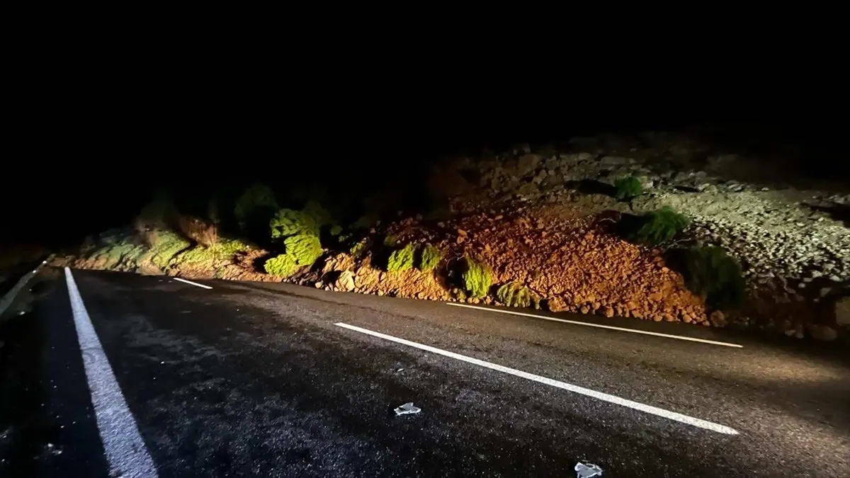 İstanbul-İzmir Otoyolu Toprak Kaymasıyla Kapandı