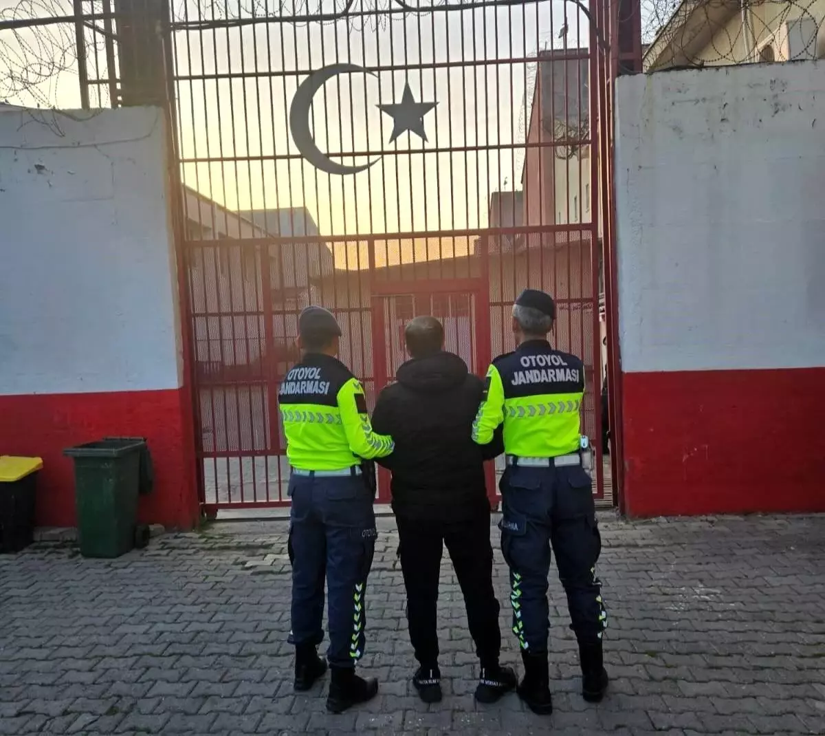 Germencik’te 12 Düzensiz Göçmen Yakalandı