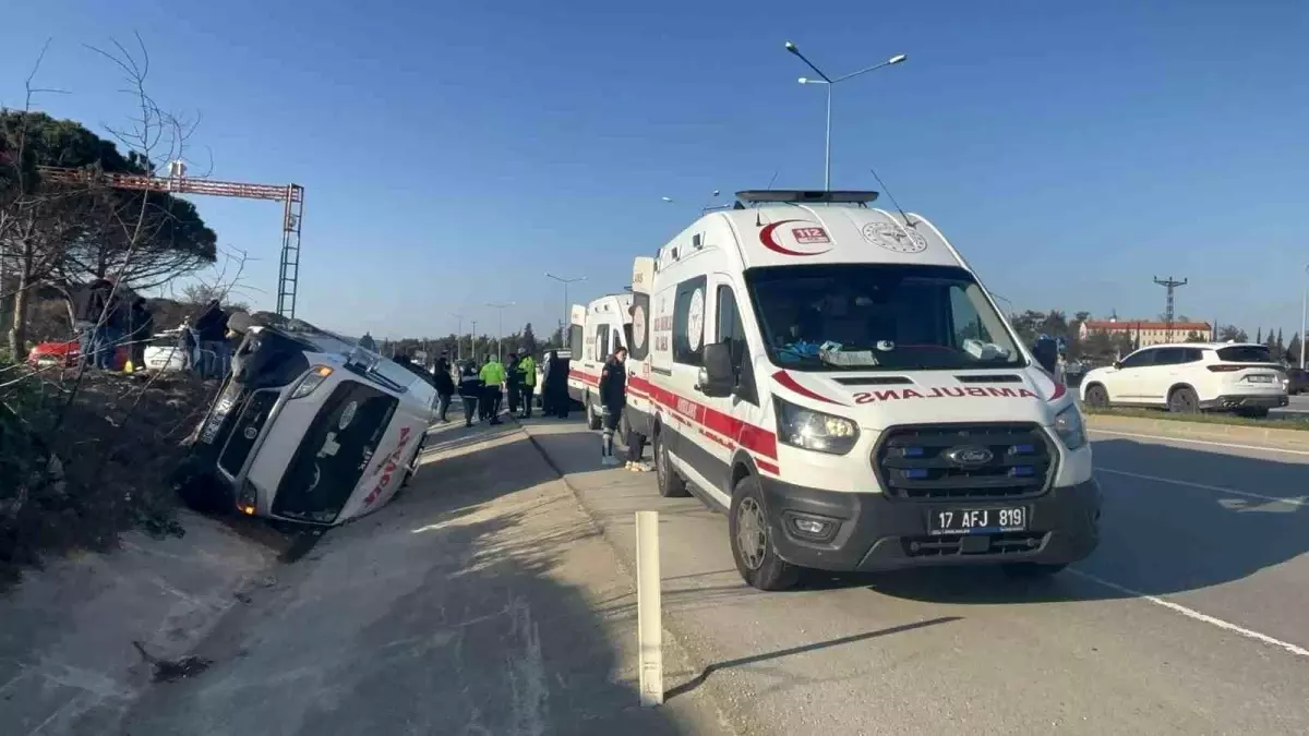 Çanakkale’de Minibüs ile Otomobil Çarpıştı: 8 Yaralı!