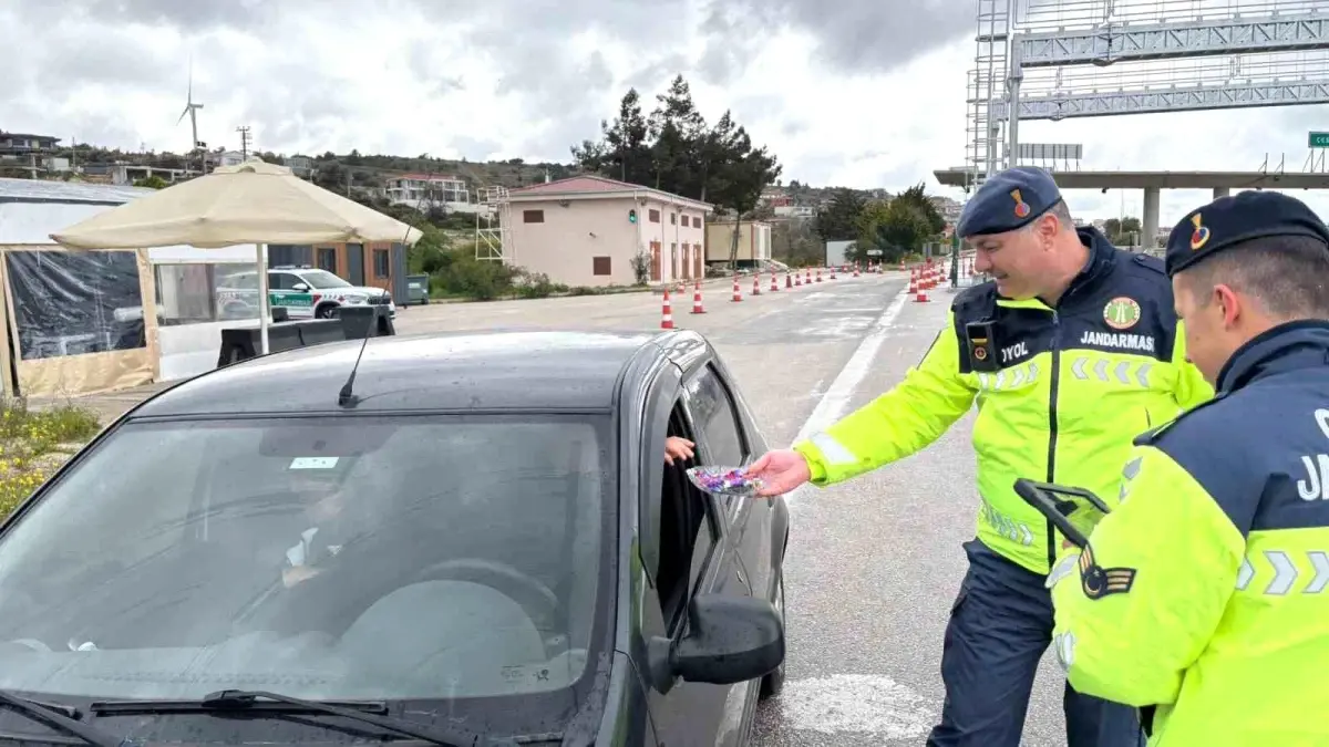 Jandarmadan Sürücülere Bayram Şekeri İkramı!