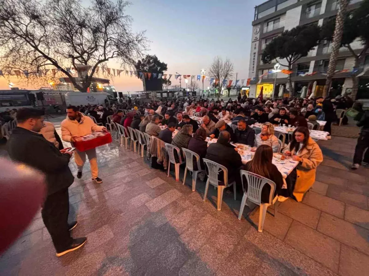 Dikili’de Birlik Mesajı: İftar Sofraları Kuruldu!