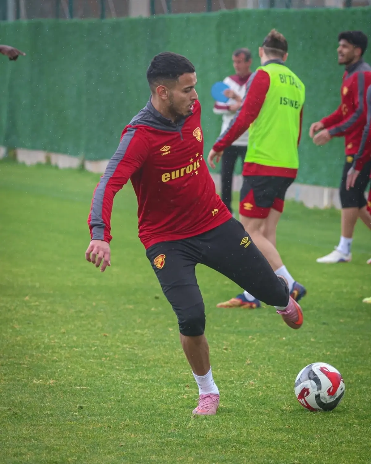 Göztepe, Gençlerbirliği Maçı İçin Hazırlıklarını Sürdürüyor!