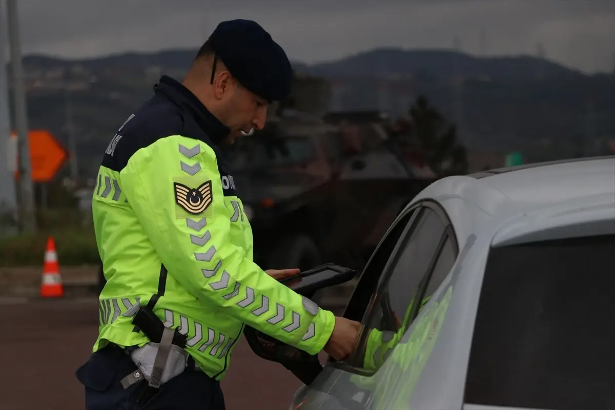 Bayramda Otoyollarda Akıcı Yoğunluk Tespit Edildi!