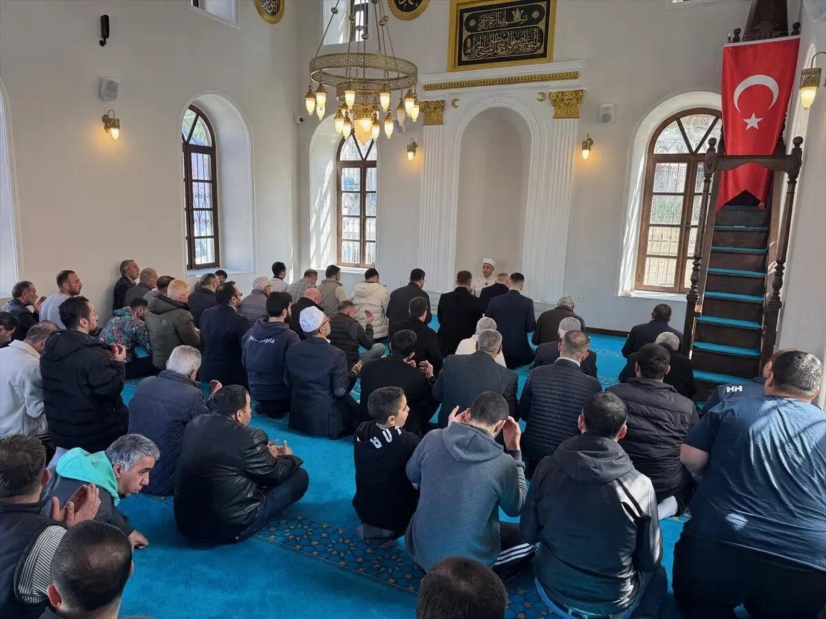 Tarihi Asmalı Mescit Yeniden İbadete Açıldı!