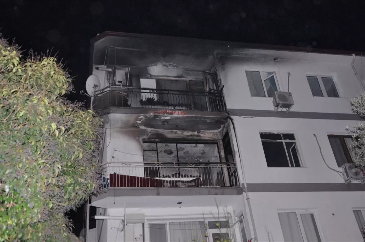 İzmir’de Annesini Hastaneye Götürürken Yangın Çıktı