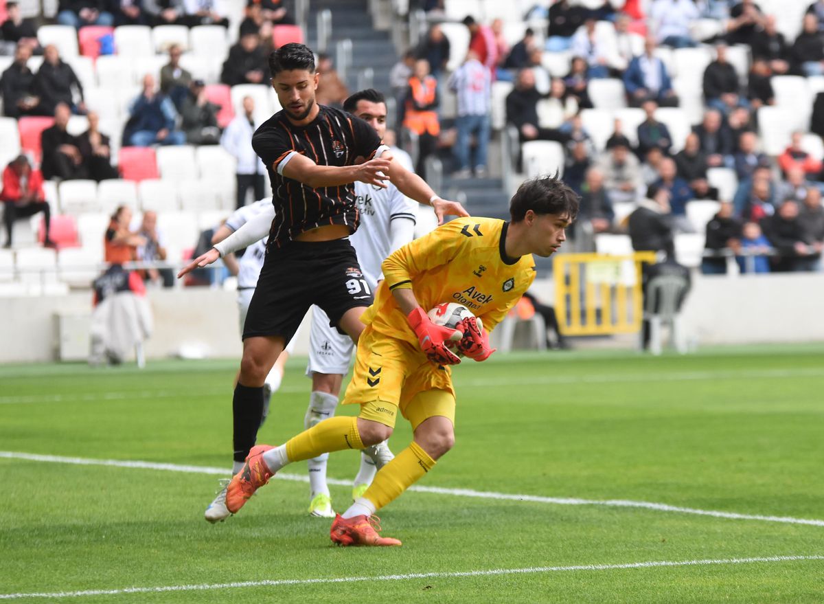 Yaralı Kaleci Ulaş, Fedakarlığıyla Takıma Can Verdi!