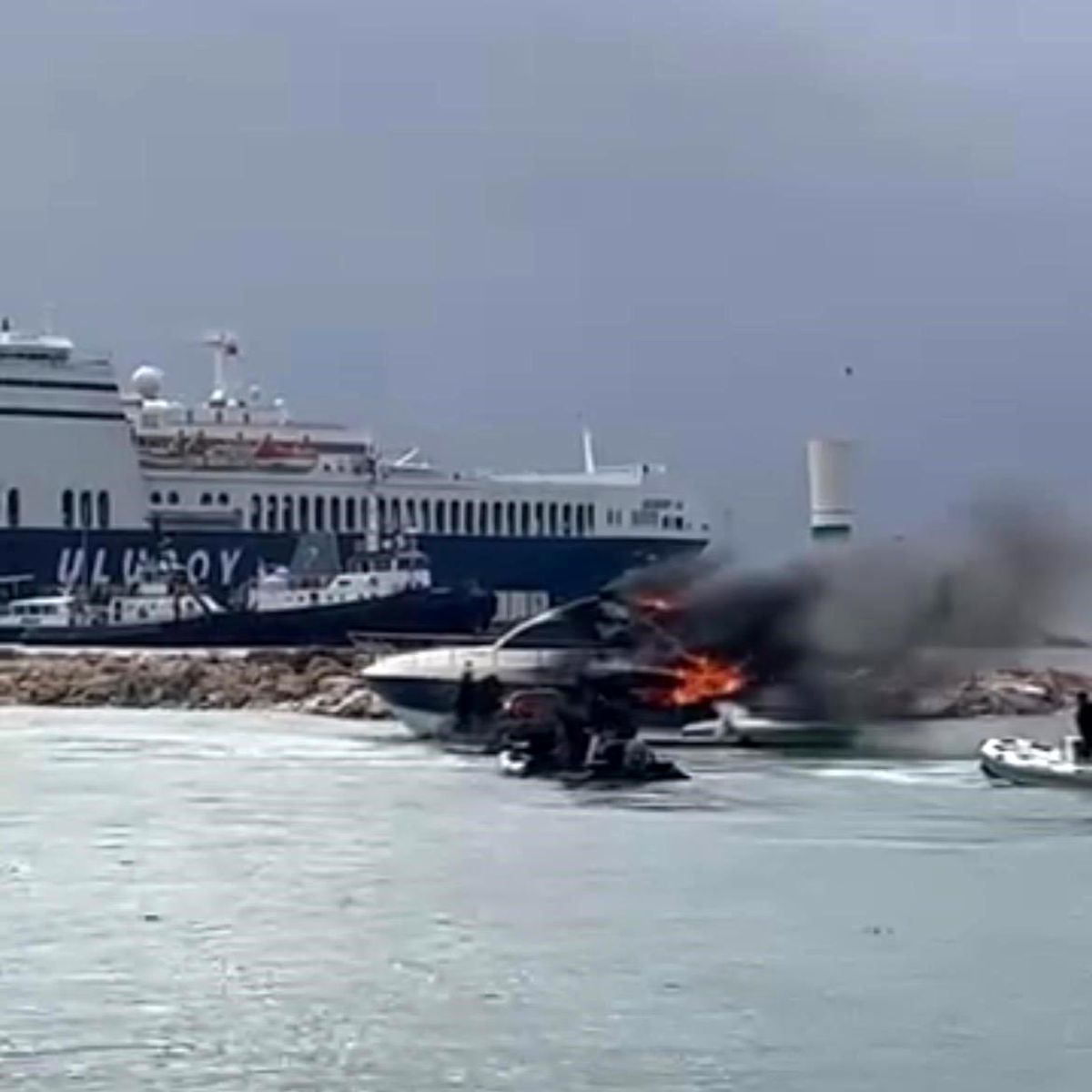 Çeşme’de Motoryatta Yangın, Paniğe Neden Oldu!