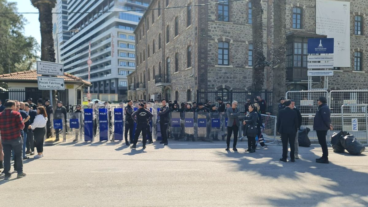 İzmir’de Meslek Fabrikası İçin Oturma Eylemi Sürüyor!