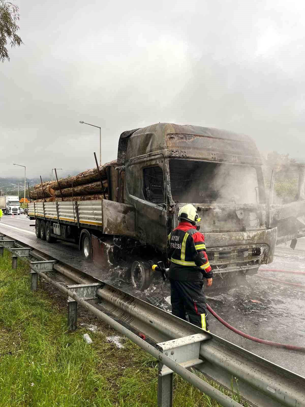 Aydın-İzmir Otoyolu’nda Tır Yangını Panik Yarattı!